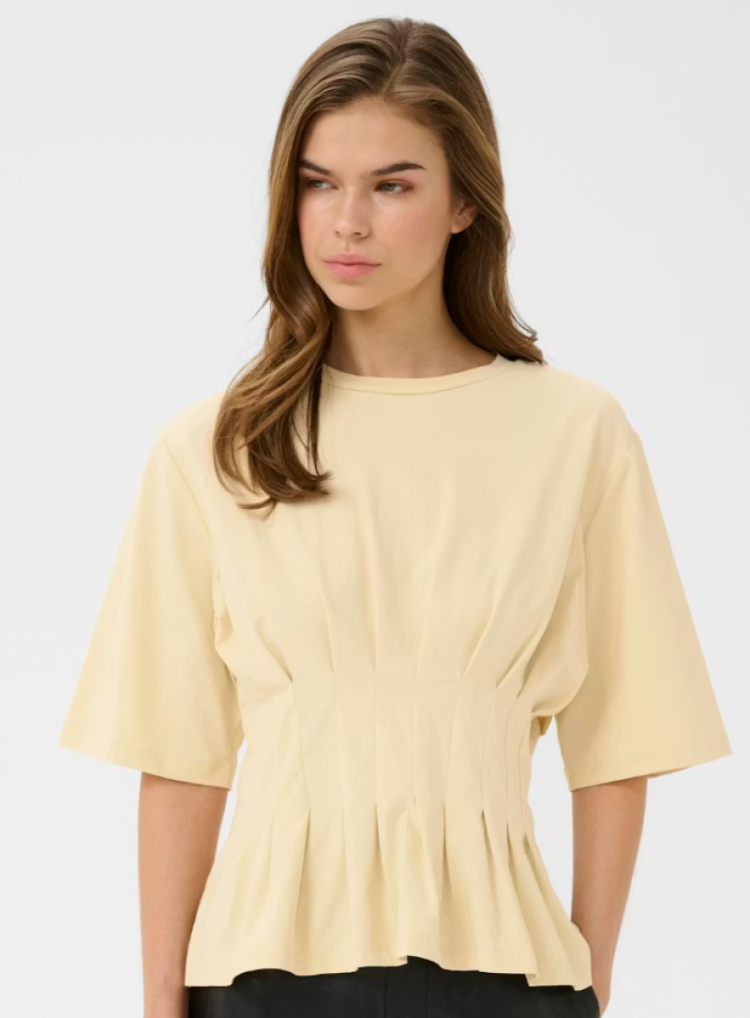 Inez tee Geel