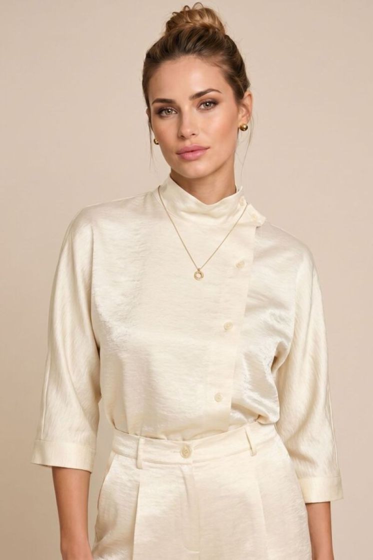 Betty Off white