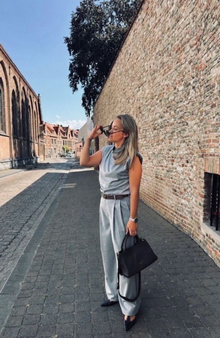 Woman sleeveless  Grey